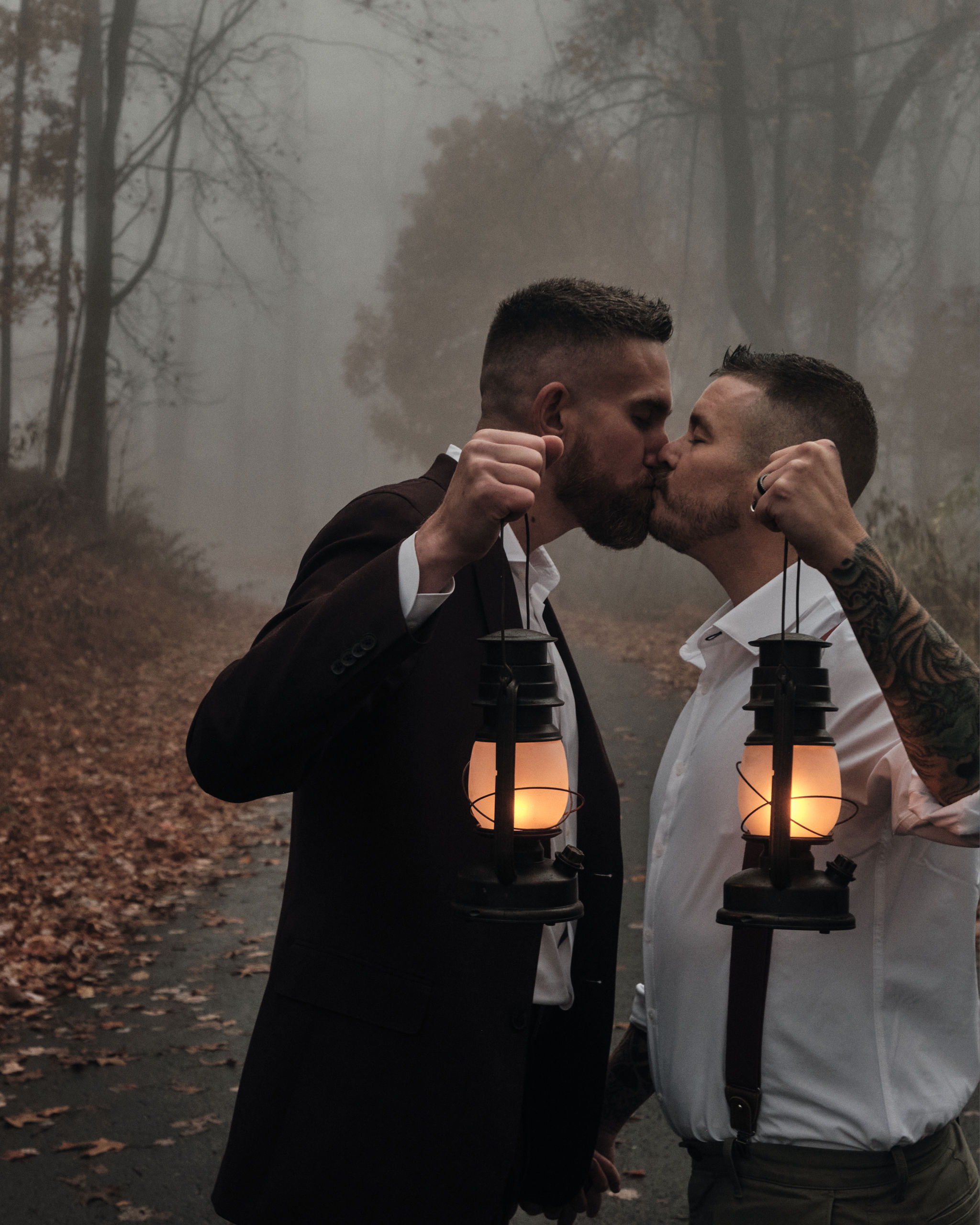 Couple kissing on their foggy elopement