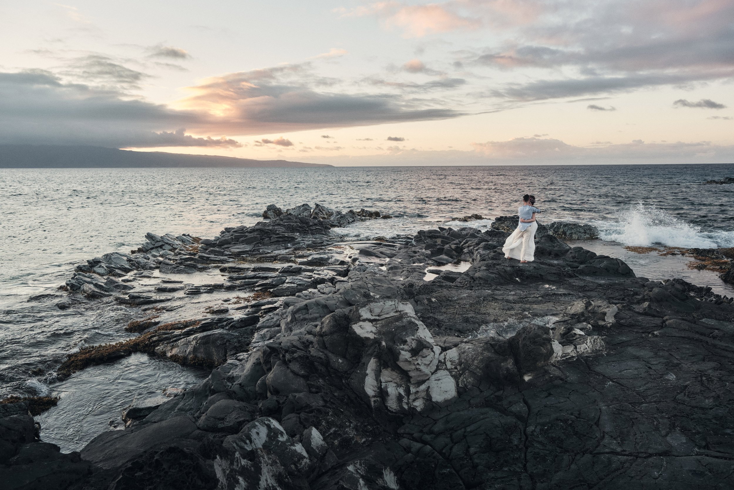 Adventure Elopement in Hawaii among the waves and cliffs