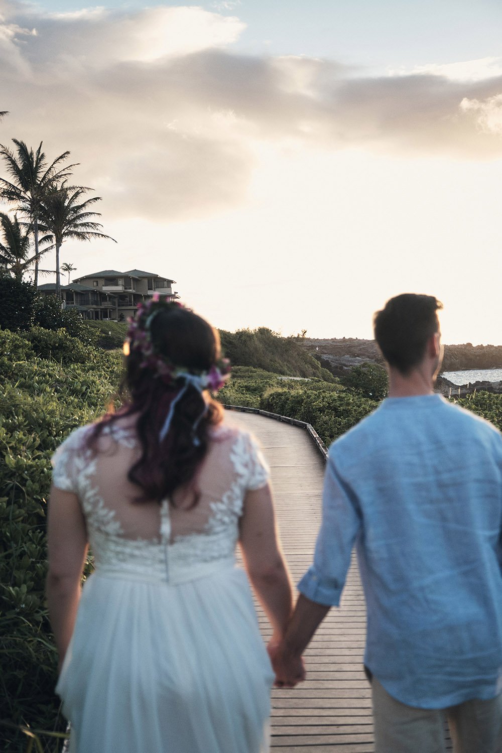 Elopement along the cliffs of Hawaii.