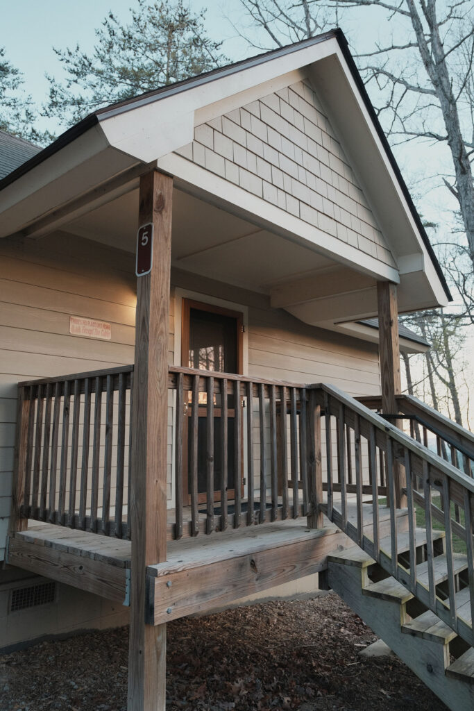 Cloudland Canyon Cottage Entrance